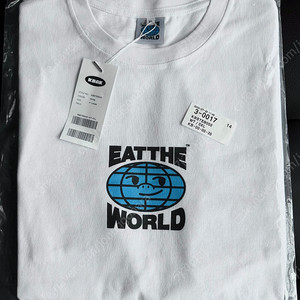 곽튜브 KBAK 끄박 EAT THE WORLD 티셔츠 XL 흰색 판매합니다.