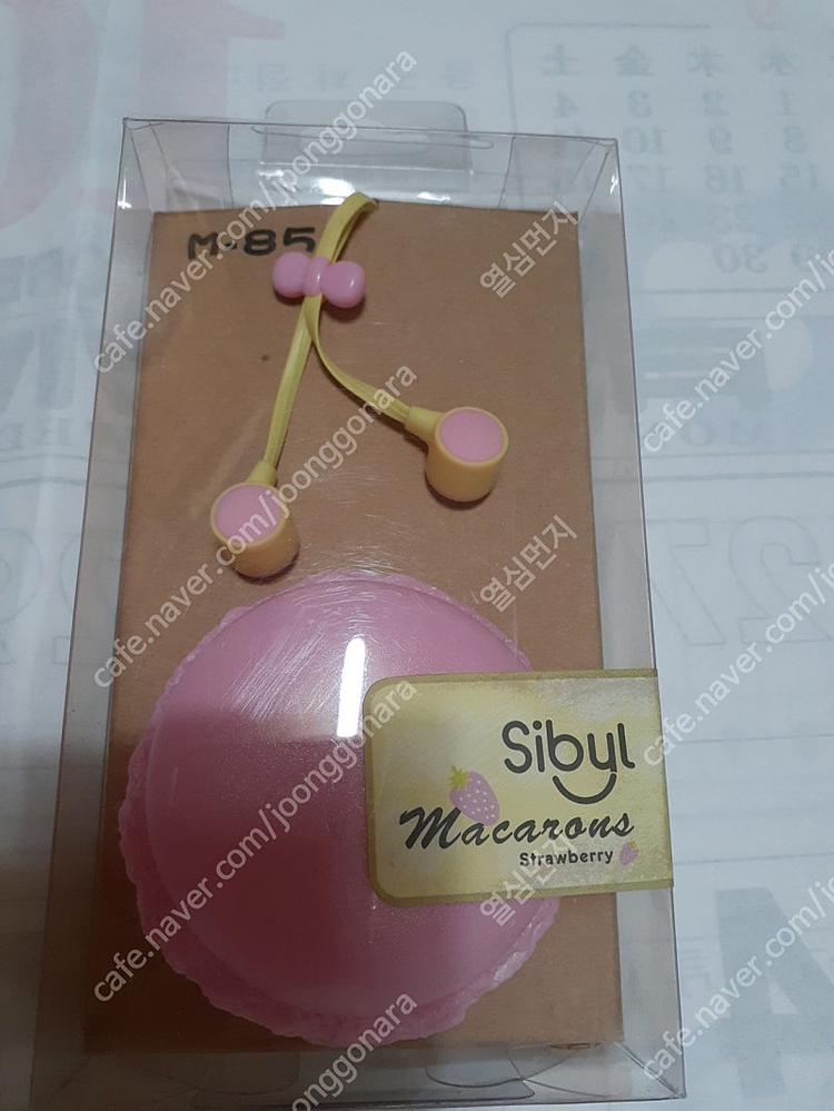마카롱 이어폰 새거입니다 예쁜니다 귀여워요 편하게 보세요 6000원 직거래 가능해요 이미지