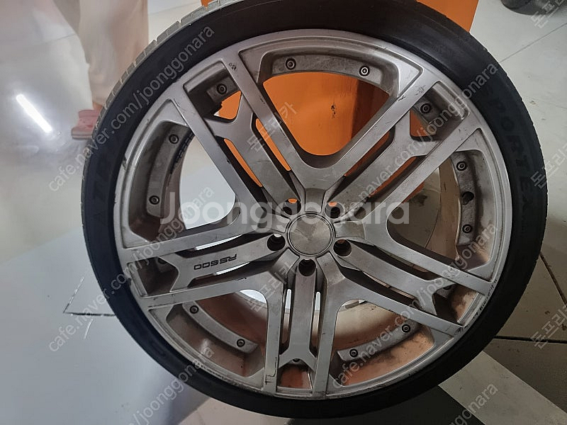 리모시스 RS600 22인치 휠타이어 판매합니다.--1