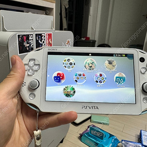 PS vita 2005 블루/화이트 박스풀셋+16기가 메모리 15만원