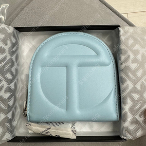 (새상품) Telfar wallet - pool blue