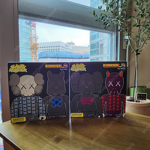 kaws 버스정류장