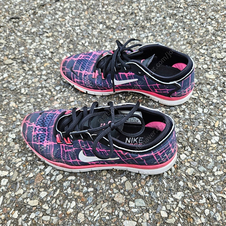 나이키 여성 프리런 런닝화 230mm--1