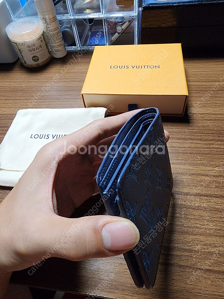 루이비통 멀티플 월릿 반지갑 네이비 리버 블루 색상 판...--5