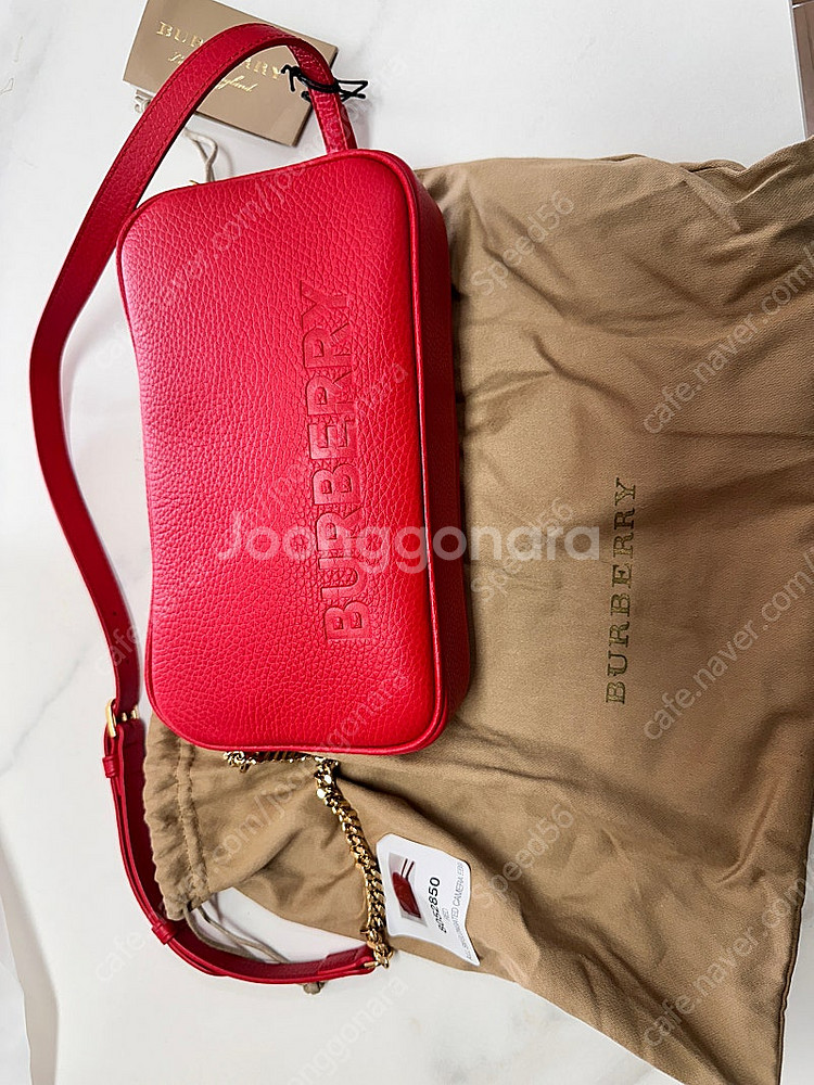 버버리 얼론게이티드 카메라 백 (새제품) 급매--1