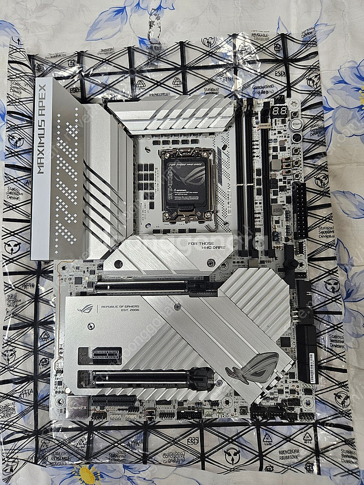 z790 apex 팝니다.--1