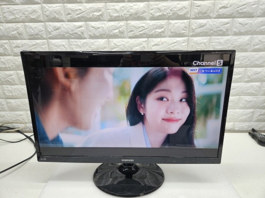 삼성 27인치 LED TV 모니터 입니다--0