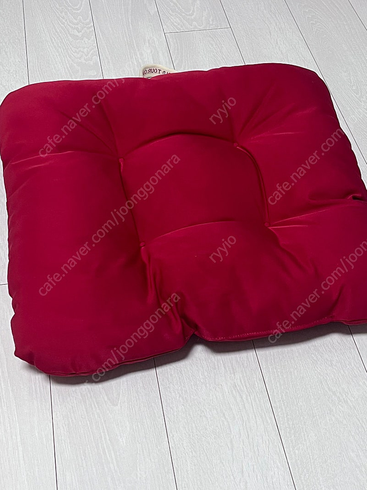 아이유 2024 HER 콘서트 방석--1