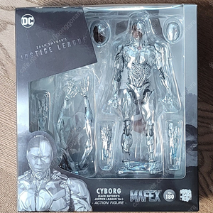 mafex 사이보그 2.0 잭스나이더 버젼