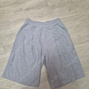 무신사 버뮤다팬츠 Deep One Tuck Sweat Shorts [Grey] 팝니다.