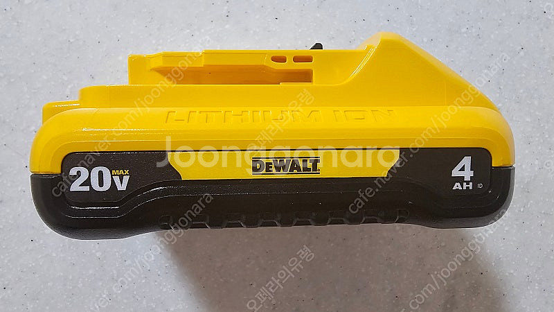 디월트 20V 배터리 DCB240--0