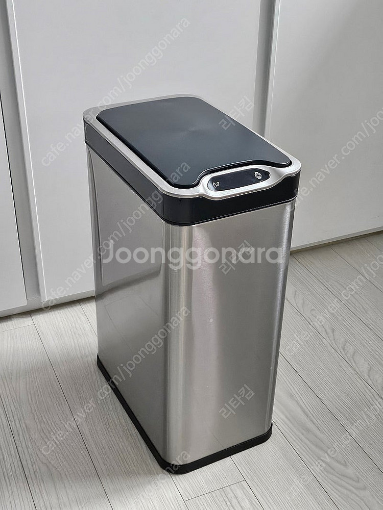 휴바트 스테인레스 자동센서 20L 휴지통 팝니다.--0