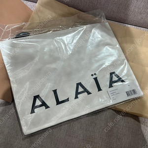 ALAIA 알라이아 캔버스 클러치 파우치