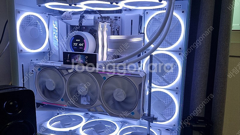 하이엔드 화이트 본체 판매(7800x3d/4080s 불...--3