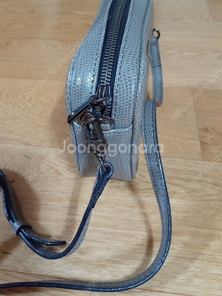 가방 가죽제품 예쁜니다 귀여워요 깨끗해요 편하게 사용하...--2