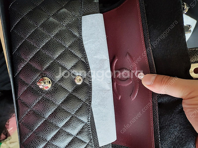 (새상품) 샤넬 클래식 미듐 캐비어 블랙 팝니다.--0