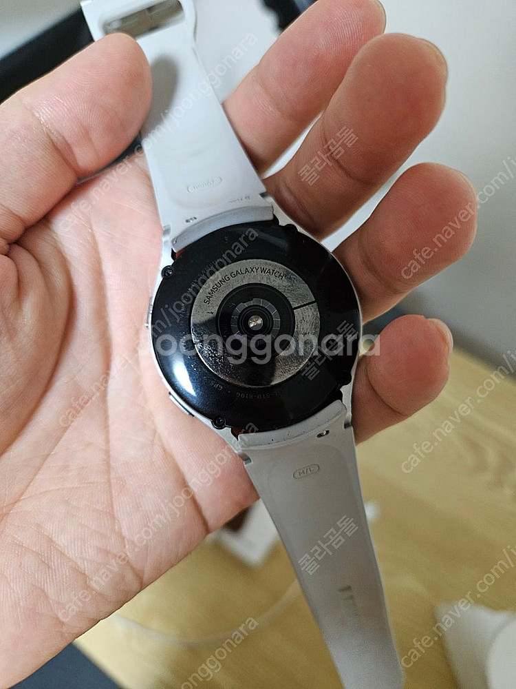 삼성 갤럭시 워치 4 44mm lte 버전 팝니다.--1