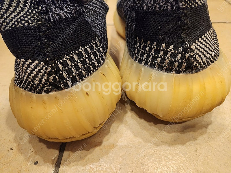 아디다스 이지부스트 운동화--3