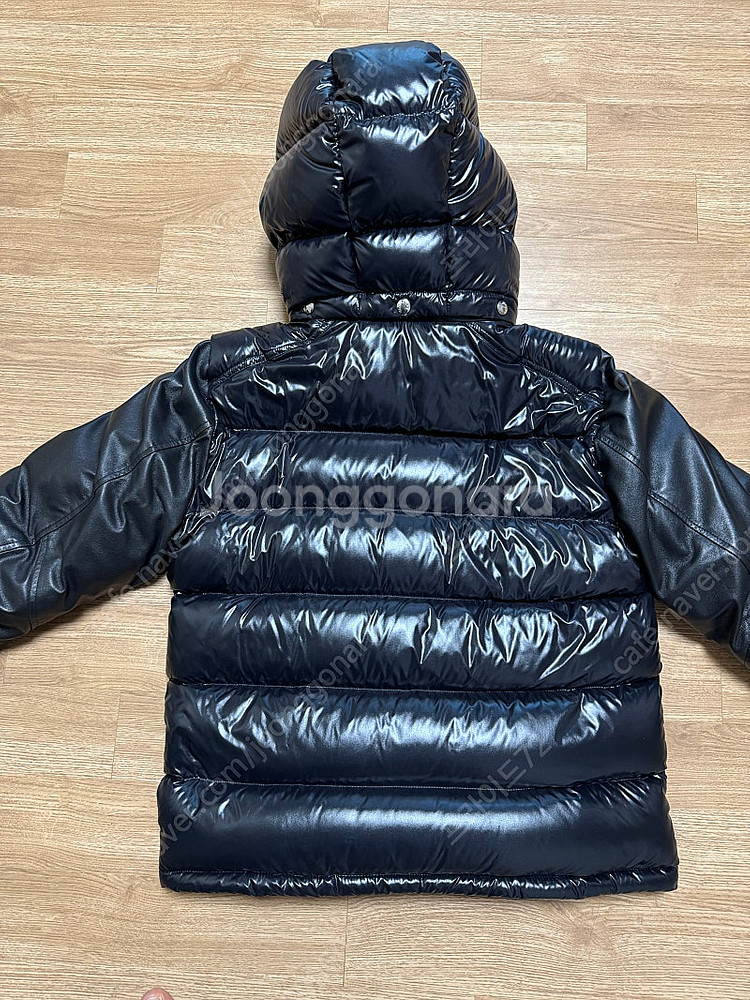 몽클레어 남자 블랙 패딩 팝니다--3