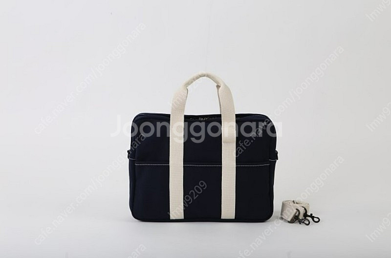 마지언타이틀 am bag(네이비 에크루) 팝니다.--0