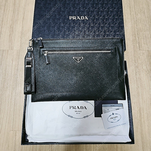 PRADA 프라다 사피아노 클러치백 72만원에 판매 합니다.