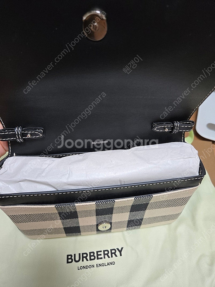 (쿨거래시 네고) 버버리 크로스바디백 판매합니다--1