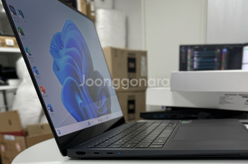 [삼성]갤럭시북3 울트라 NT960XFS-G72AG i...--3