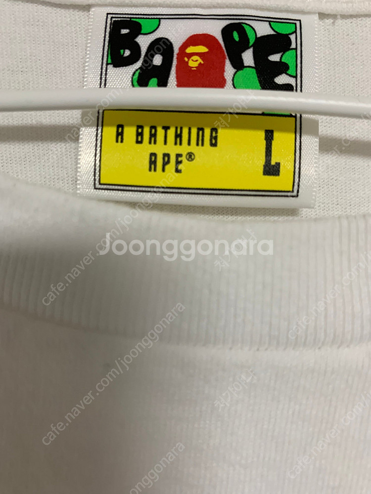 베이프 흰색 반팔 티셔츠 L (기본 고릴라 컬리지 티)--1