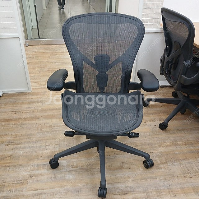 명품의자 허먼밀러 뉴에어론 사무용 의자 팝니다.--0