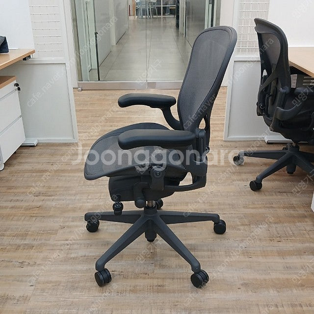 명품의자 허먼밀러 뉴에어론 사무용 의자 팝니다.--2