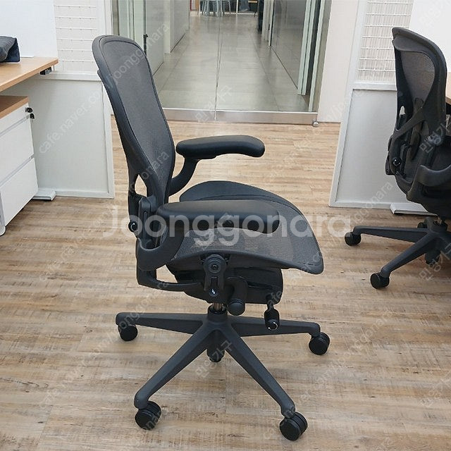 명품의자 허먼밀러 뉴에어론 사무용 의자 팝니다.--3