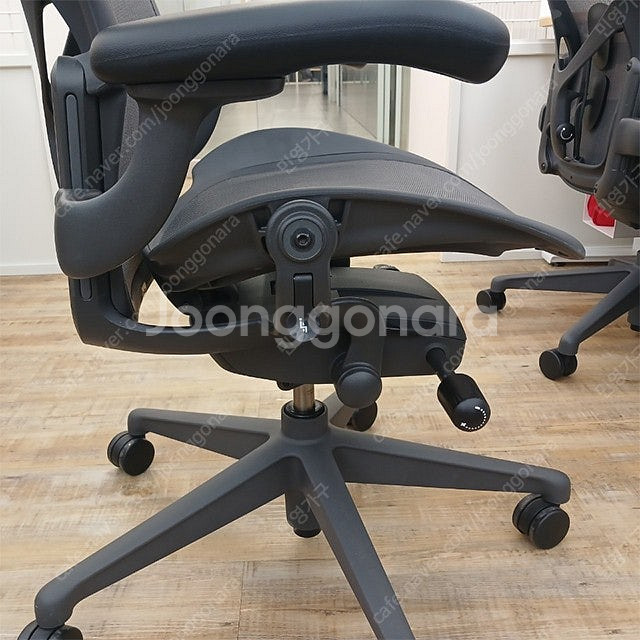 명품의자 허먼밀러 뉴에어론 사무용 의자 팝니다.--8