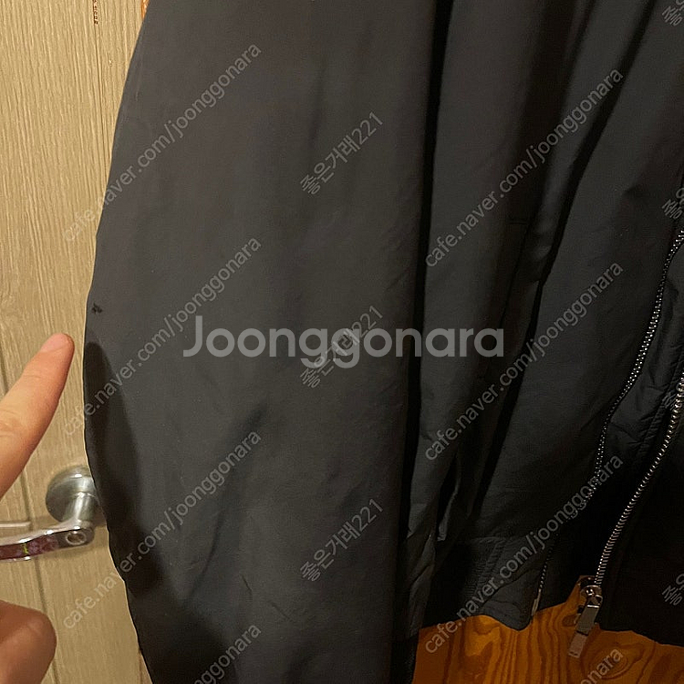 디올 X 카우스 콜라보 Bee 봄버 자켓 판매 합니다.--7