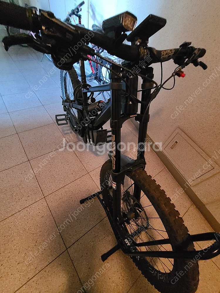 MTB 자전거 팝니다 전기모터 장착되어있음--4