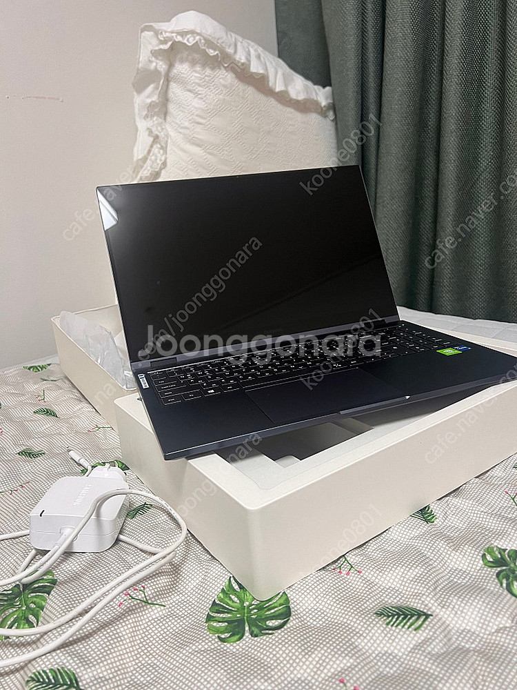 삼성 갤럭시북 플렉스2 노트북 nt950qda 실금있음...--2