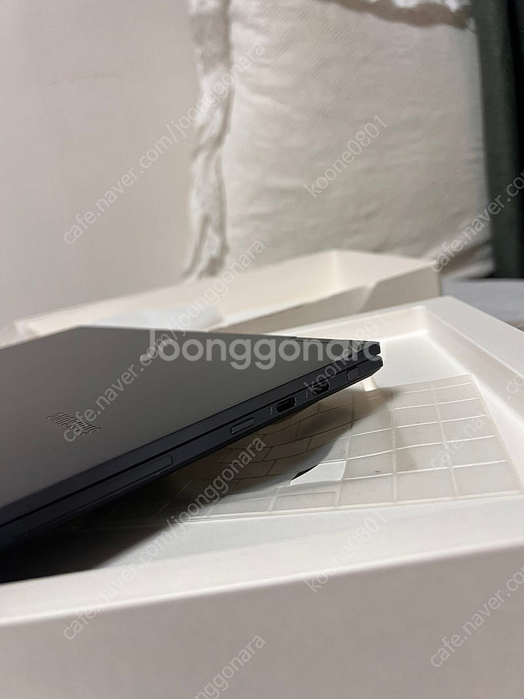 삼성 갤럭시북 플렉스2 노트북 nt950qda 실금있음...--5