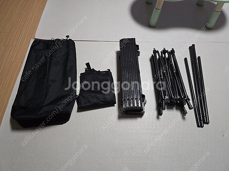 코멧 알루미늄 접이식 캠핑 테이블 대형 팝니다.--1