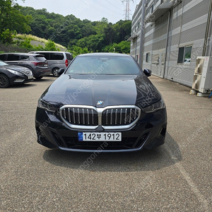 BMW 5시리즈(8세대) 520i M 스포츠 운용리스 승계합니다. (지원금 500만원)