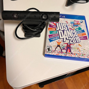 플스4 프로 카메라와 just dance 2019판매합니 다