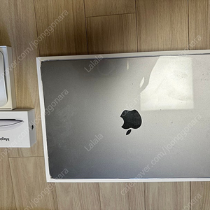 Apple 맥북에어 13 M2-8GB RAM,256GB 스페이스그레이 +매직마우스1 (화이트)팝니다