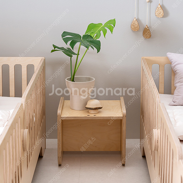 하로월드 쁘띠라뺑 로이 다용도 협탁 자작나무 테이블 유아 의자 책장 겸용--0