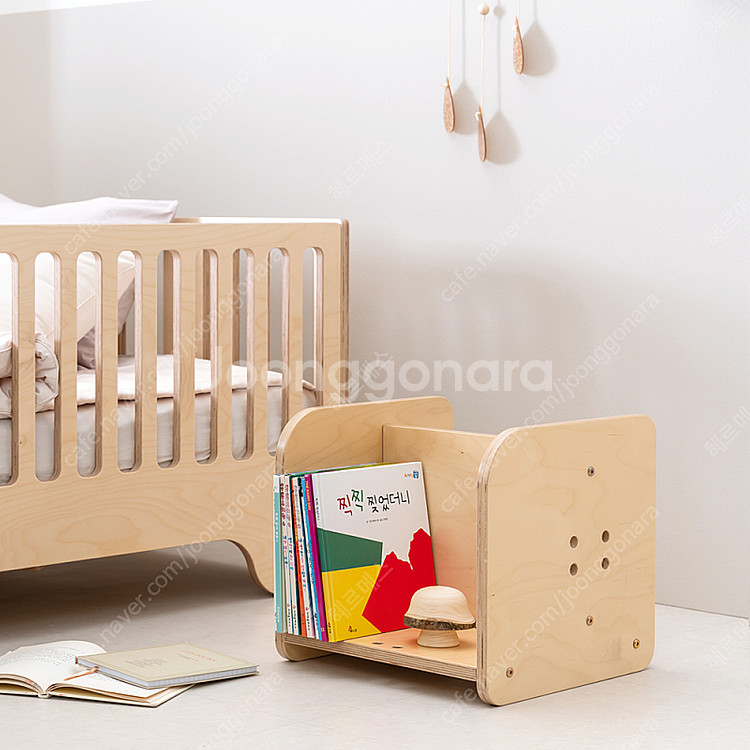 하로월드 쁘띠라뺑 로이 다용도 협탁 자작나무 테이블 유아 의자 책장 겸용--1