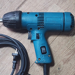 마끼다 1/2" 전기임팩렌치(makita 6904) 중고 팝니다