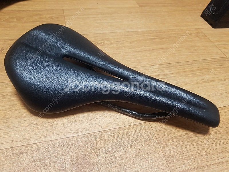 스페셜라이즈드 에스웍스 페놈(143mm) 리폼안장--2