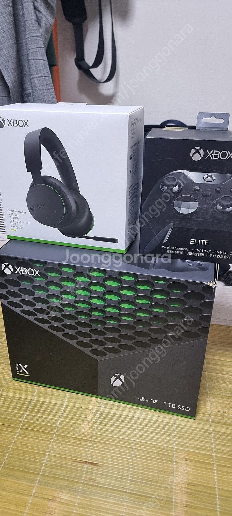 XBOX Series X 팝니다. 추가 기타 물품도 팝...--0