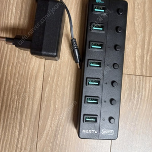 NEXTU USB 7 포트 및 투명 4 포트 허브 및 여행용 만능 콘센트 팝니다.