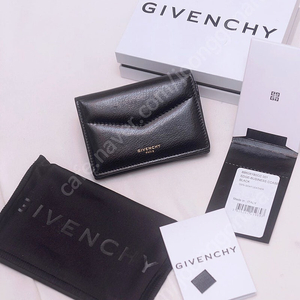 지방시 (GIVENCHY) 엣지 고트스킨 카드.명함 컴팩트 지갑