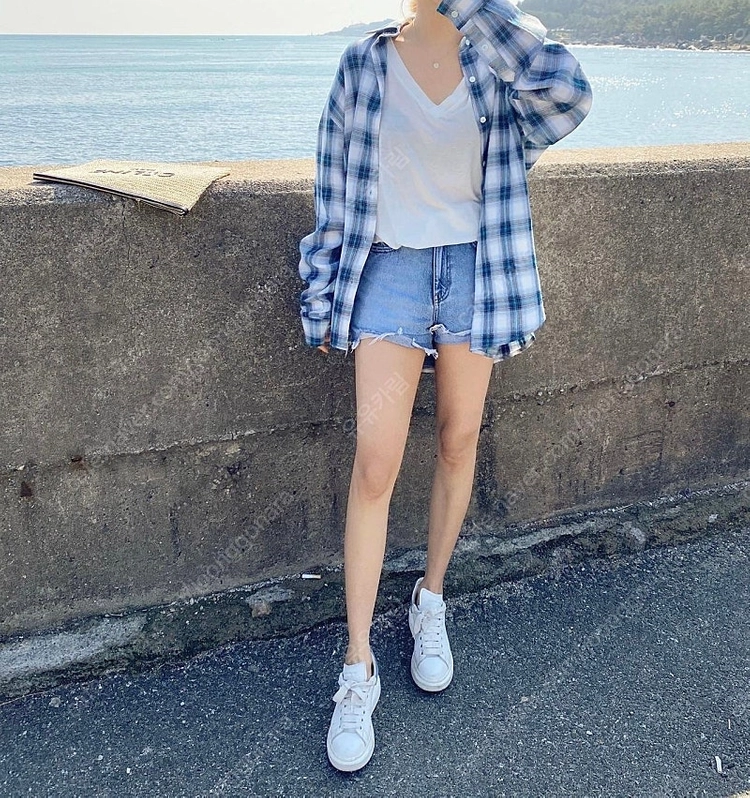 루흐 아디세떼흐 하엄지 브이넥 반팔 티셔츠,아디세떼흐 텐 셀 티셔츠 이미지