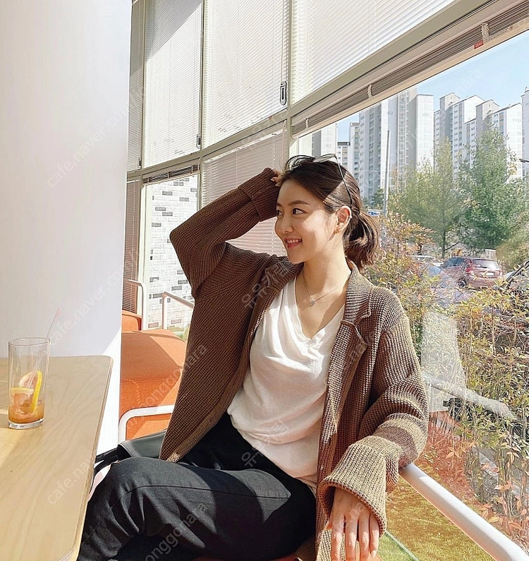 루흐 아디세떼흐 하엄지 브이넥 반팔 티셔츠,아디세떼흐 텐 셀 티셔츠 이미지