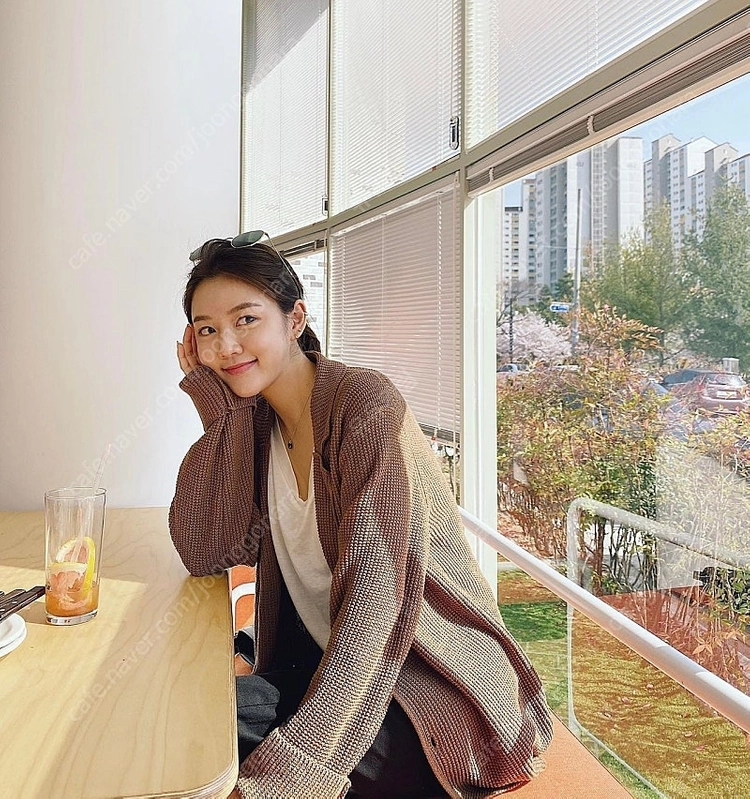 루흐 아디세떼흐 하엄지 브이넥 반팔 티셔츠,아디세떼흐 텐 셀 티셔츠 이미지